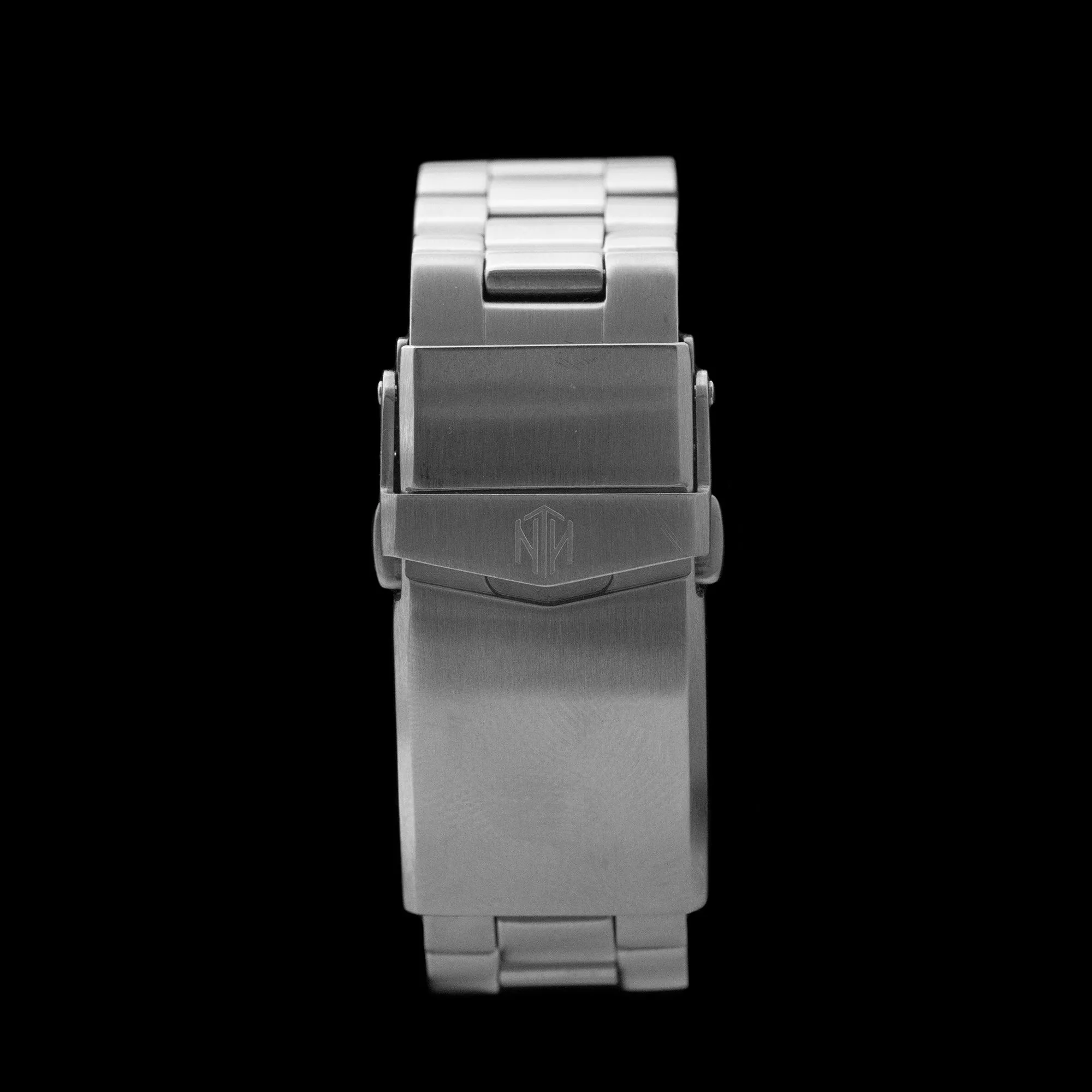 NTH - Nacken Date ‘Steel Bezel’