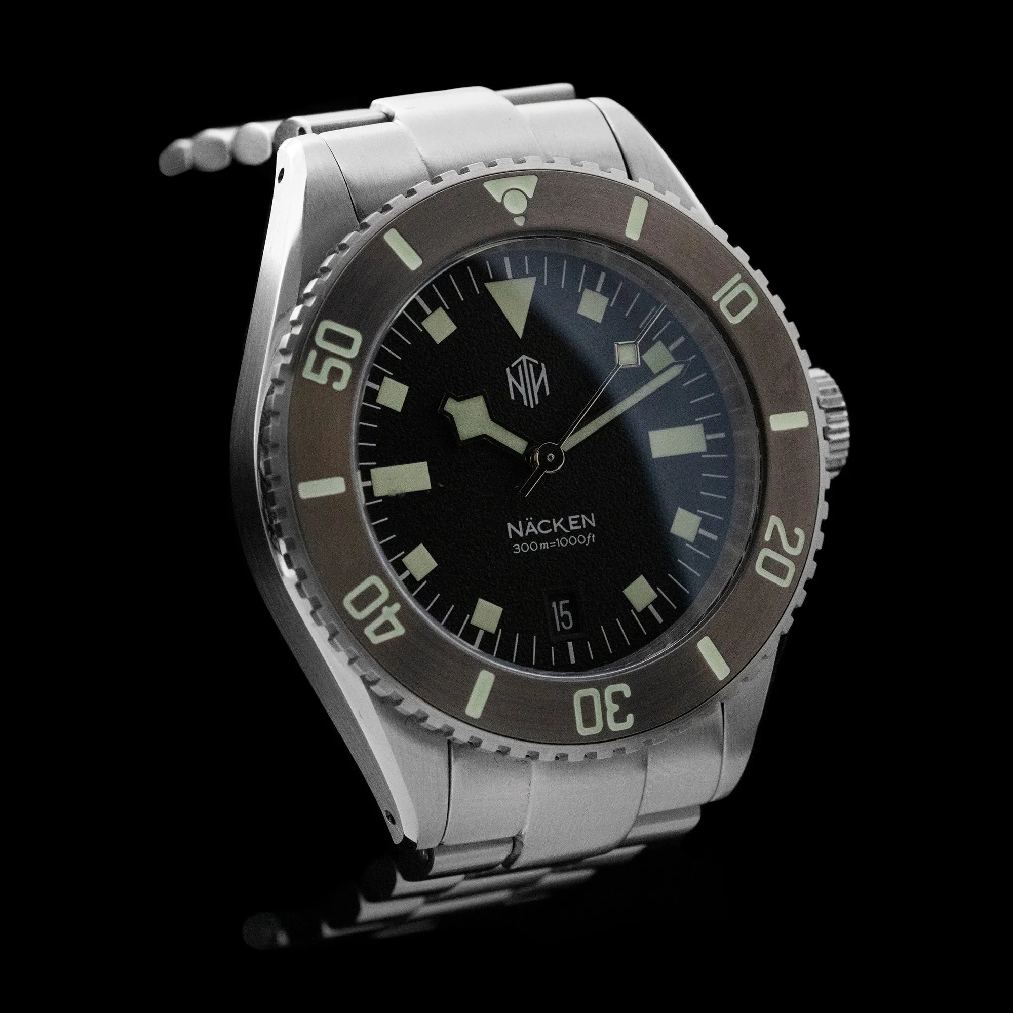 NTH - Nacken Date ‘Steel Bezel’