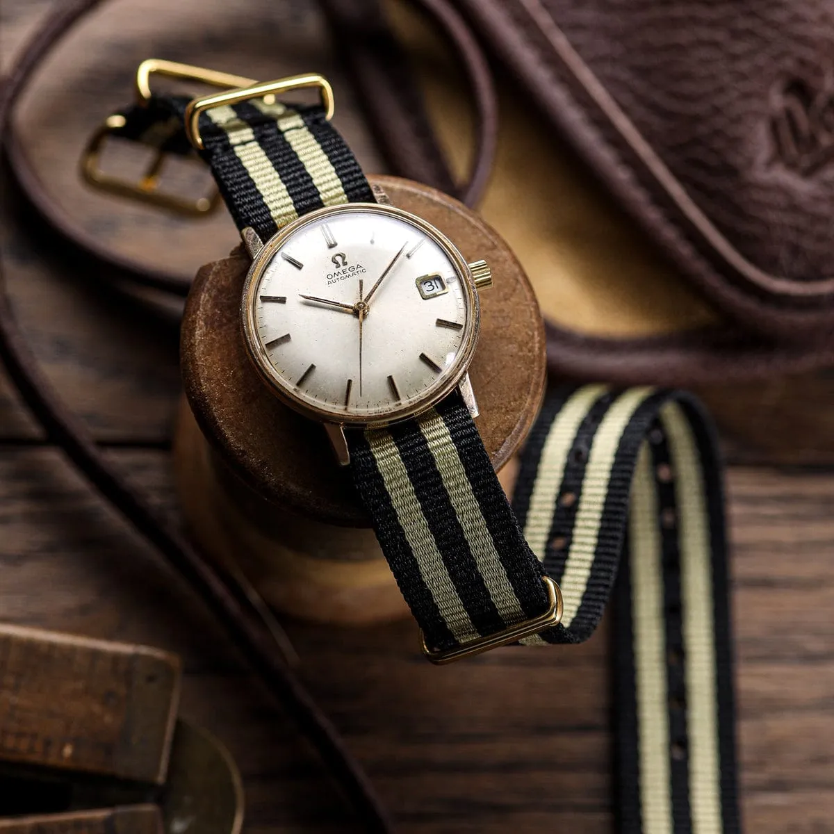 The Vintage Watch Company Military Watch Strap - Black & Gold / Gold