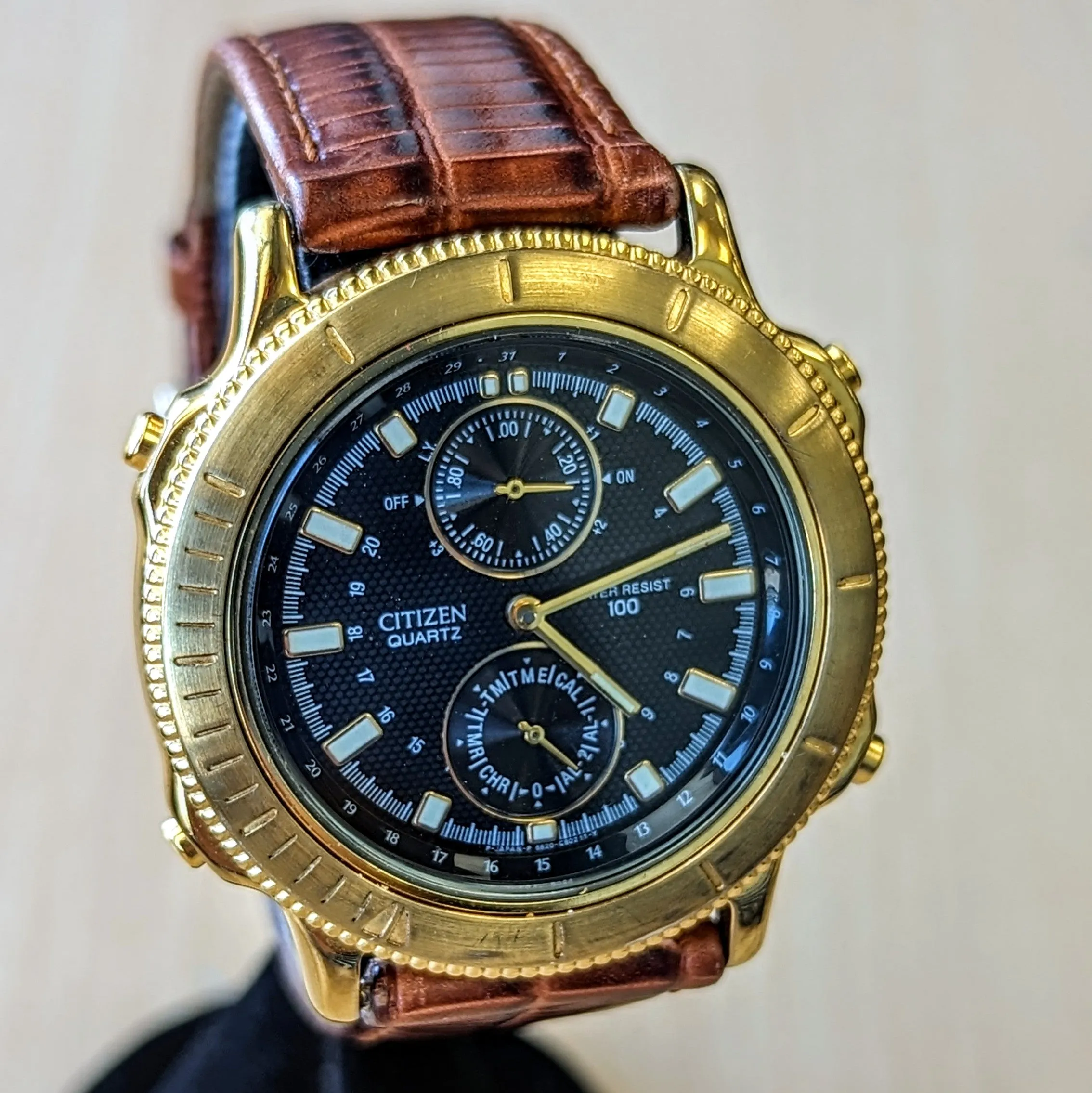 Vintage CITIZEN Quartz Watch 100M WR Alarm Calendar Wristwatch Ref. 6820-G80175