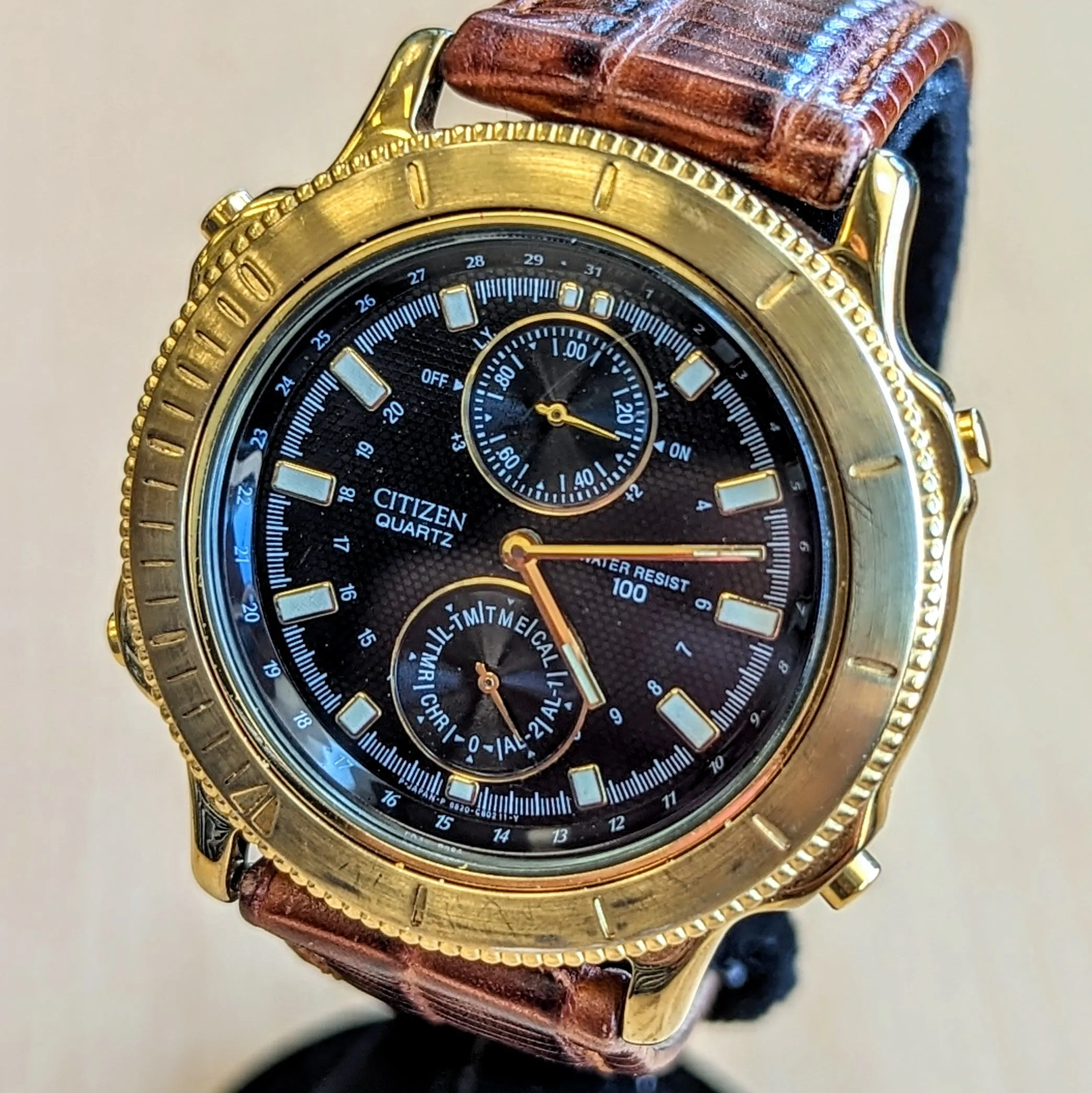 Vintage CITIZEN Quartz Watch 100M WR Alarm Calendar Wristwatch Ref. 6820-G80175