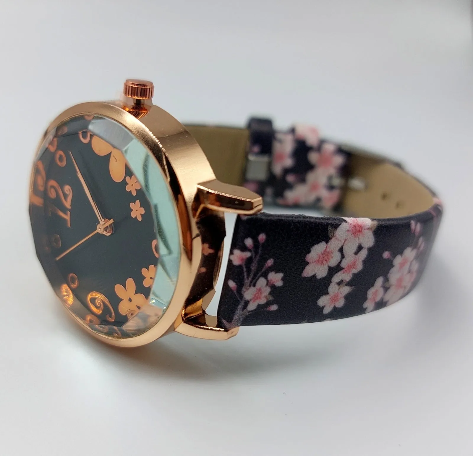 W3828 - Floral Leather Strap Fashion Watch